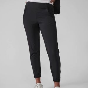 Athleta Brooklyn jogger black lined. Size 8